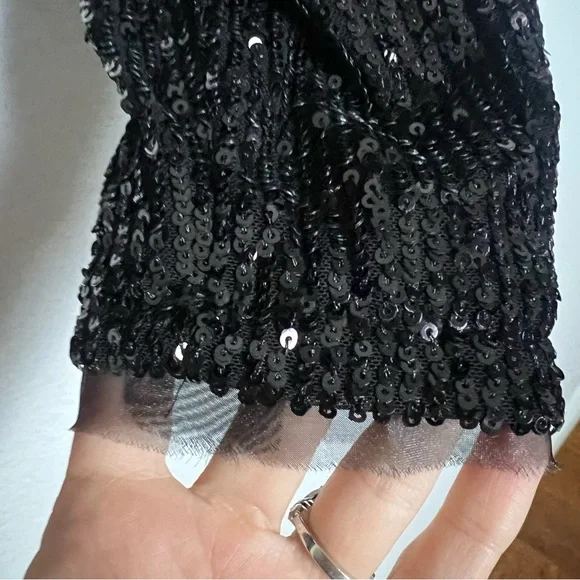NWT NONchalant Vivi Black Sequin Asymmetrical Hem Long Sleeve Top Size XS - Picture 5 of 9